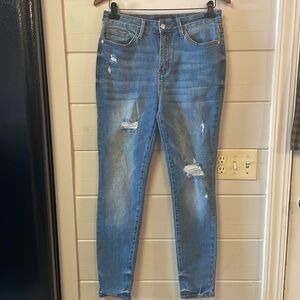 Judy Blue Subtle Rainbow Embroidery Skinny Distressed
Jeans Size 29.